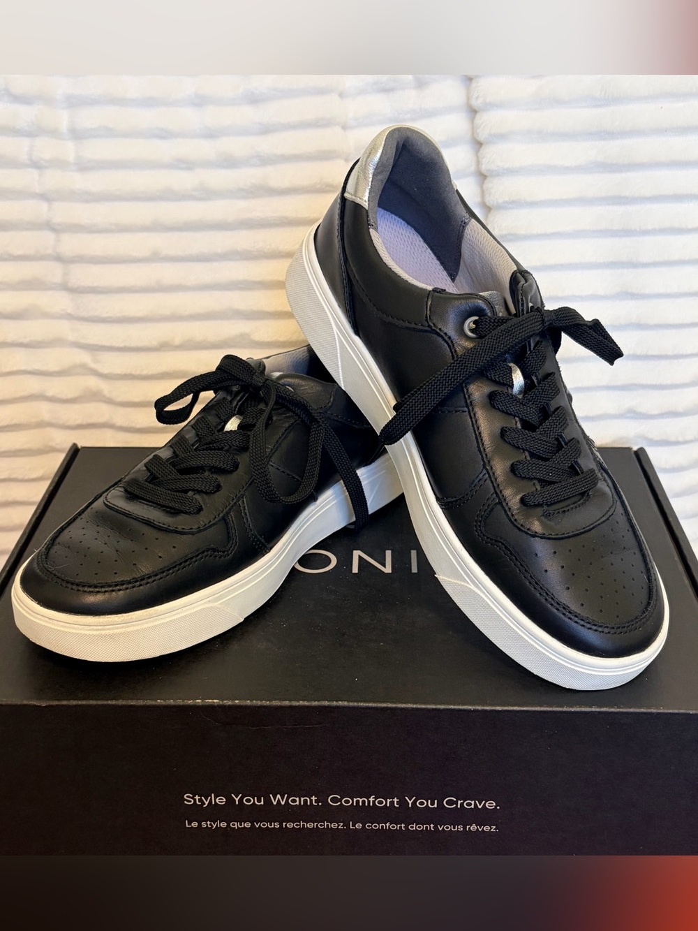 Vionic Women's Black Leather “Kimmie Court” Sneakers with White Soles. 8.5/39
